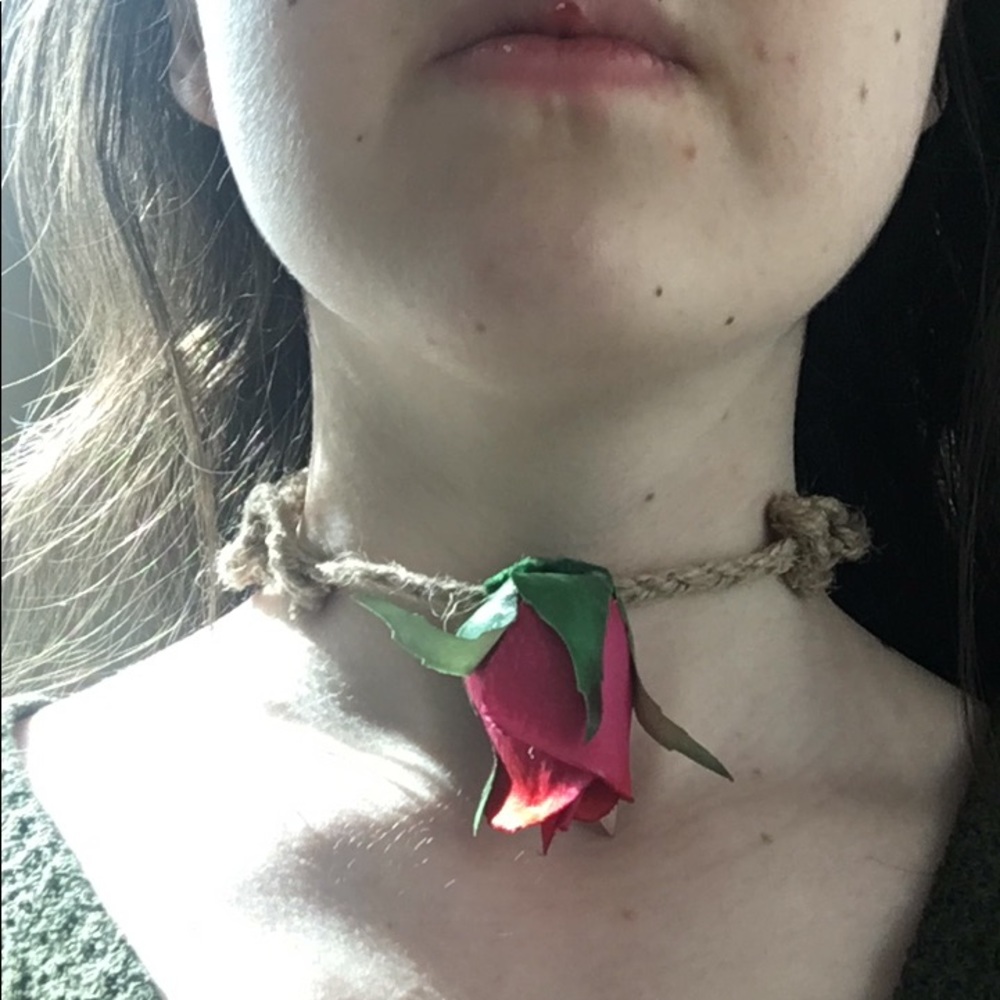 Flower choker/pendant necklace- rosebud